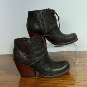 Korks Rossi pebble gray leather upper heeled boots/booties. Size 6.5. NWOT.